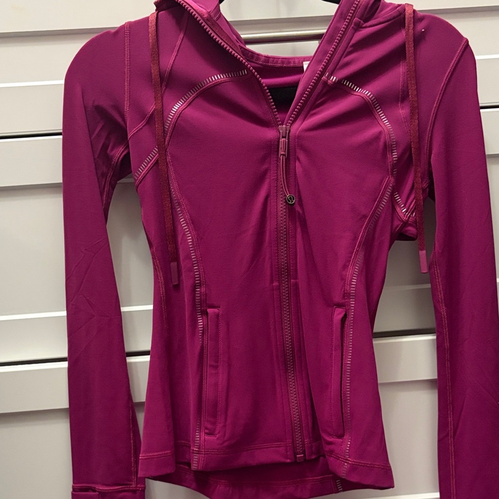 UNWORN Deep Fuschia Size 2 Lululemon Hooded Define Jacket *Nulu